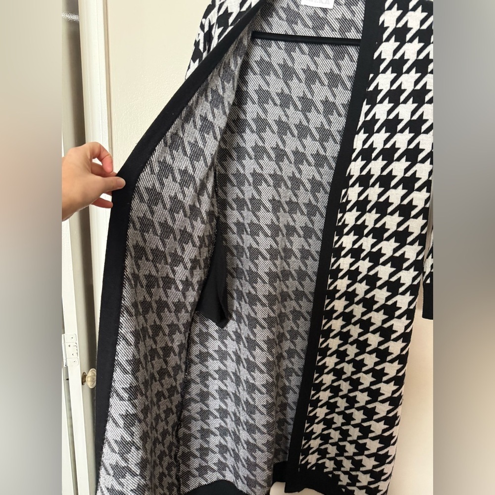 Black and White Houndstooth open front longline wool cardigan - Picture 6 of 15